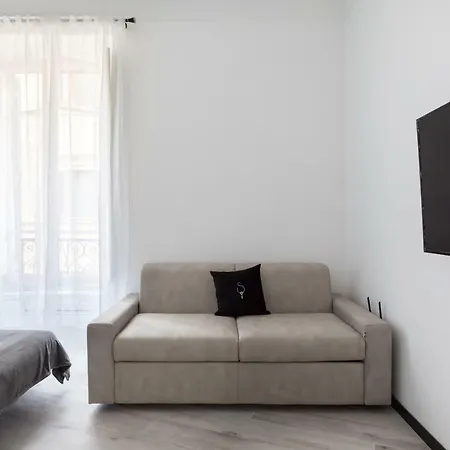 A World Aparts - 23 Artisti Apartman *
