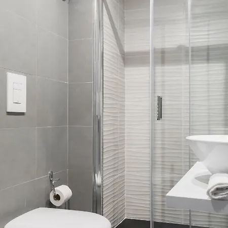 A World Aparts - 23 Artisti Apartman *